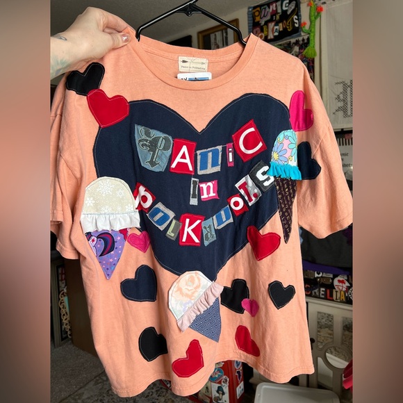 Peachy Hearts Panic Crop Tee - Picture 6 of 13